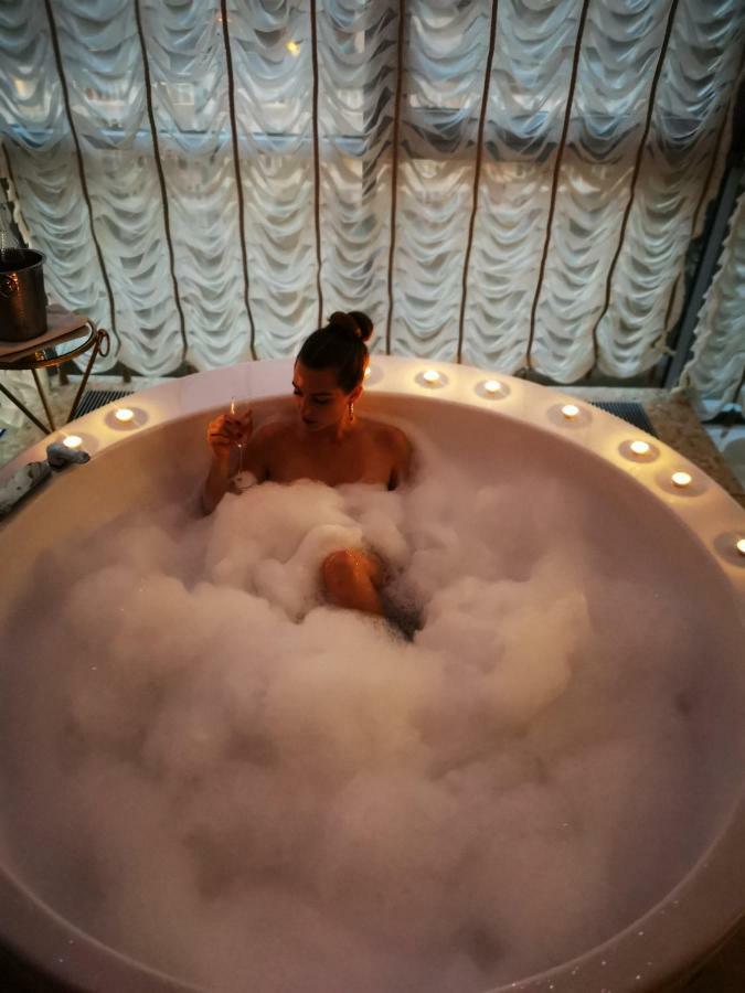 President Jacuzzi Apartment كلابيدا المظهر الخارجي الصورة